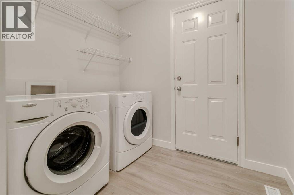 130 Somerglen Way SW - 23