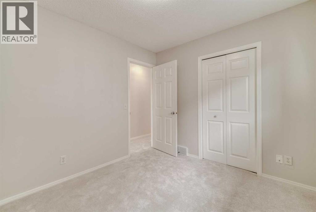 130 Somerglen Way SW - 33