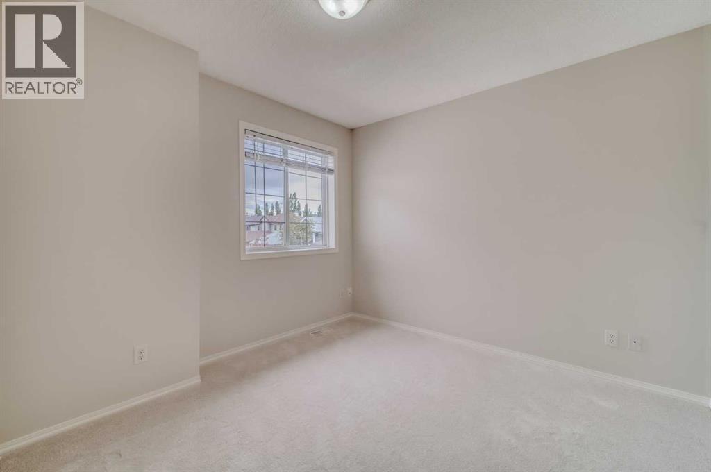 130 Somerglen Way SW - 34