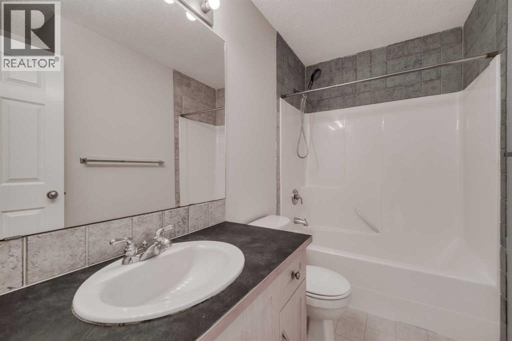130 Somerglen Way SW - 36