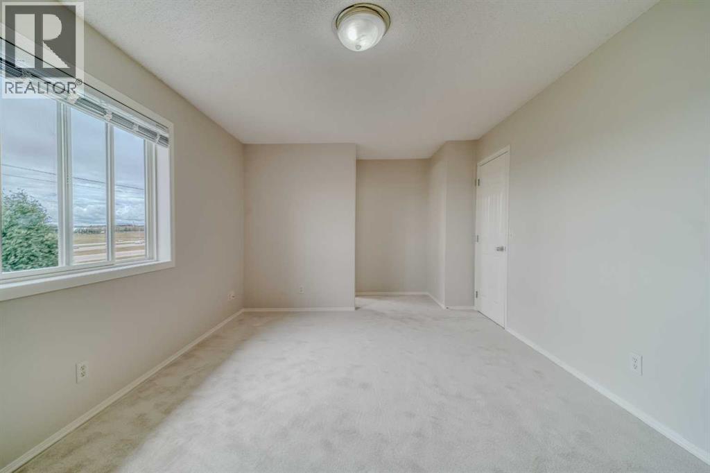 130 Somerglen Way SW - 40
