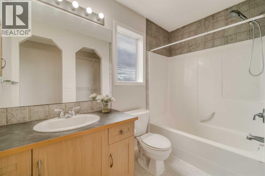 130 Somerglen Way SW - 41