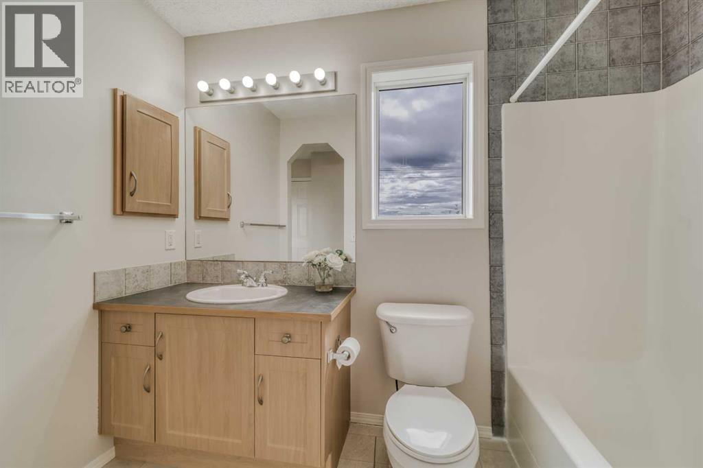 130 Somerglen Way SW - 42