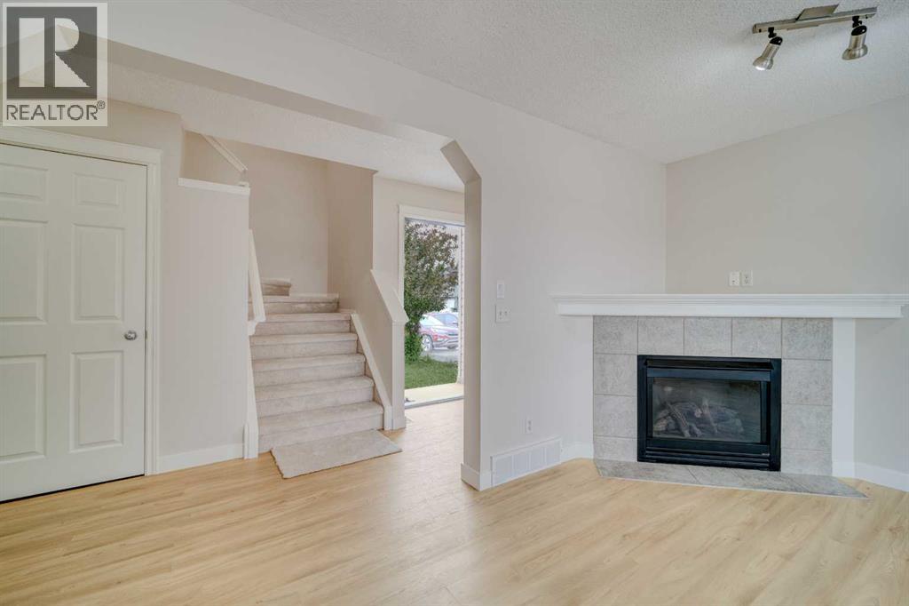 130 Somerglen Way SW - 48