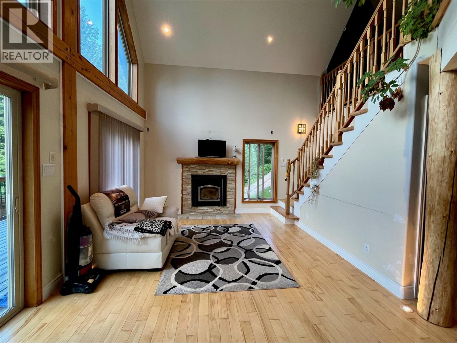 7475 6 Highway - 12