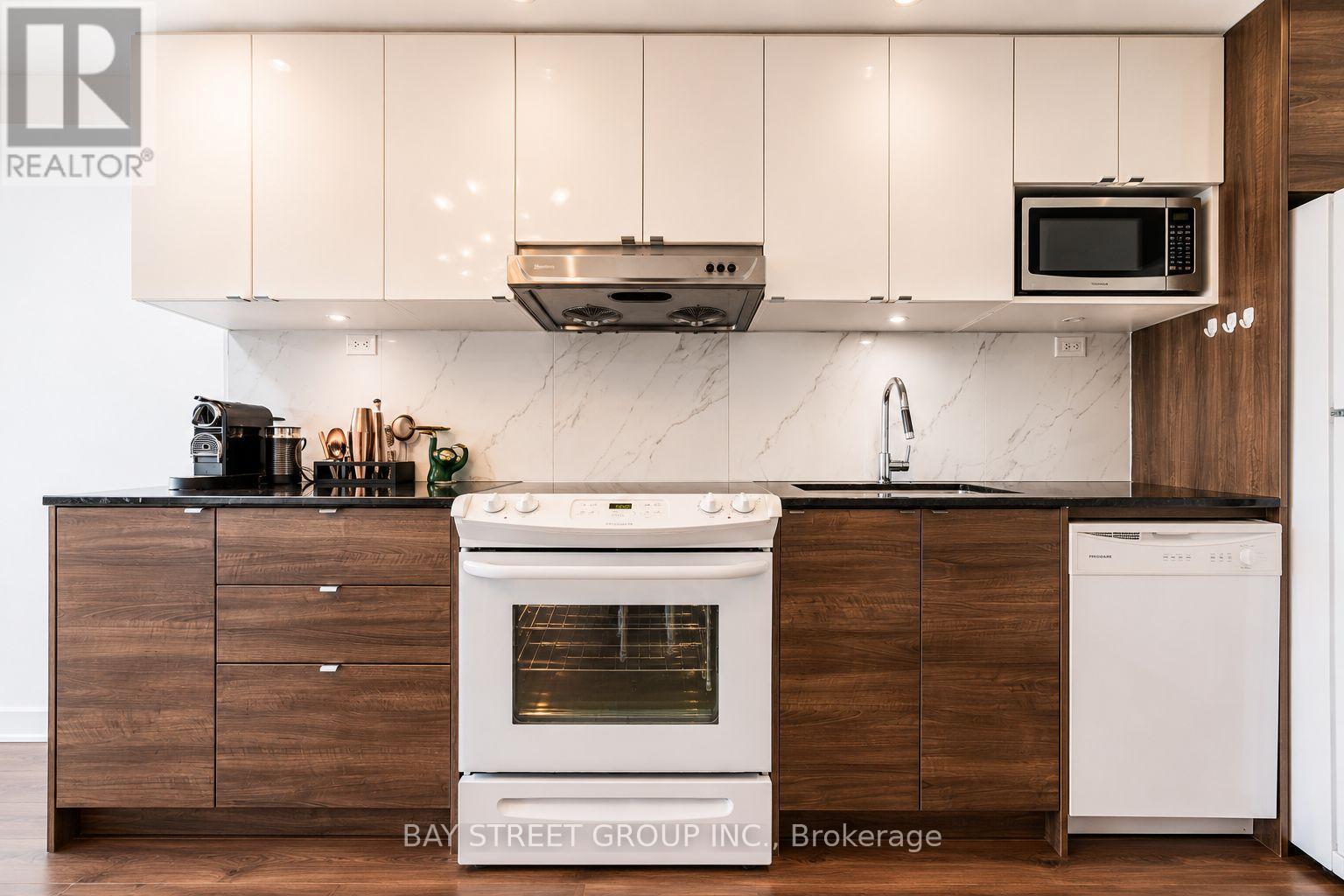 #2906 121 MCMAHON DRIVE - 12