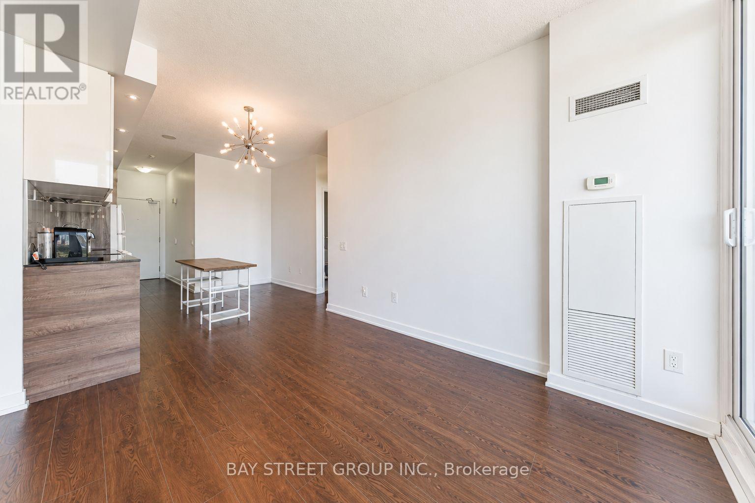#2906 121 MCMAHON DRIVE - 22