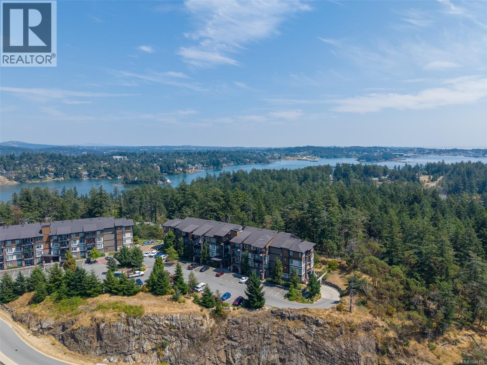 #303 286 Wilfert Rd - 53