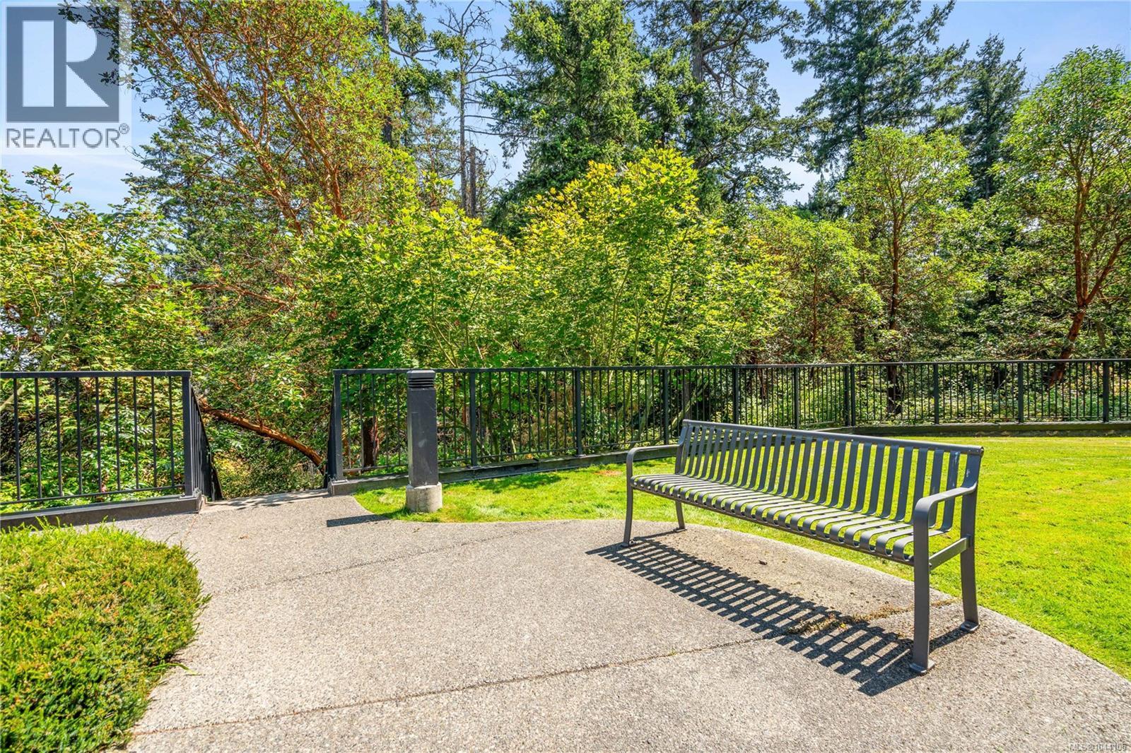 #303 286 Wilfert Rd - 40