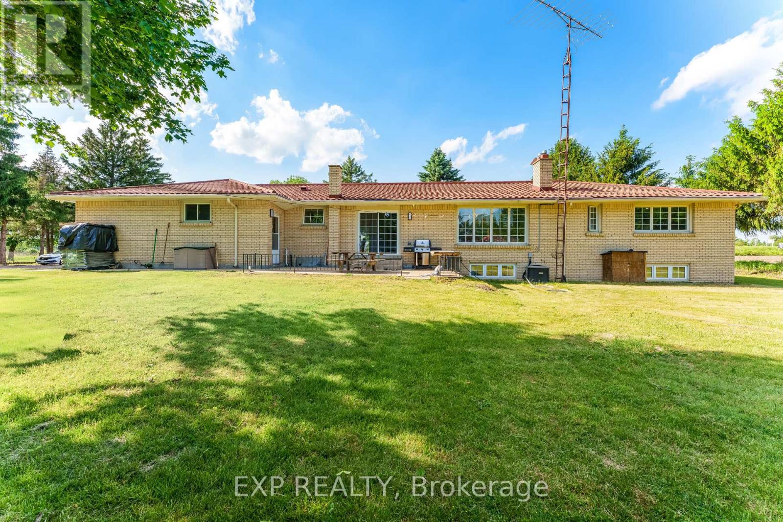 2047 HAMILTON ROAD - 11