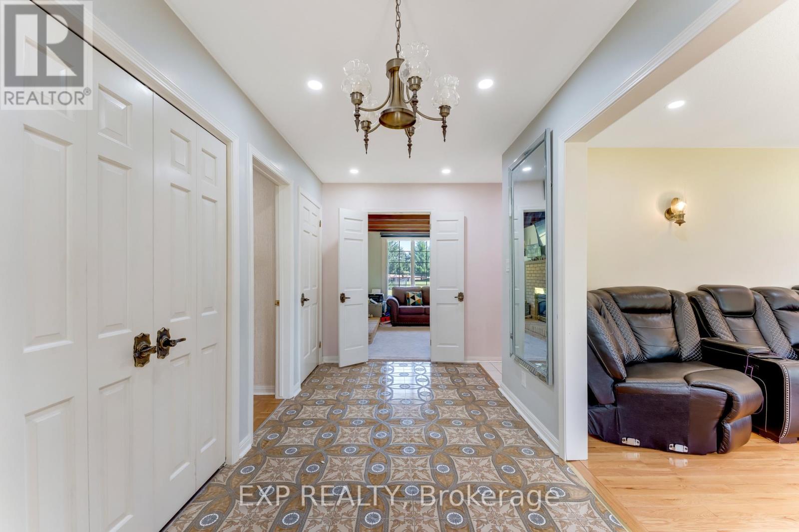 2047 HAMILTON ROAD - 27