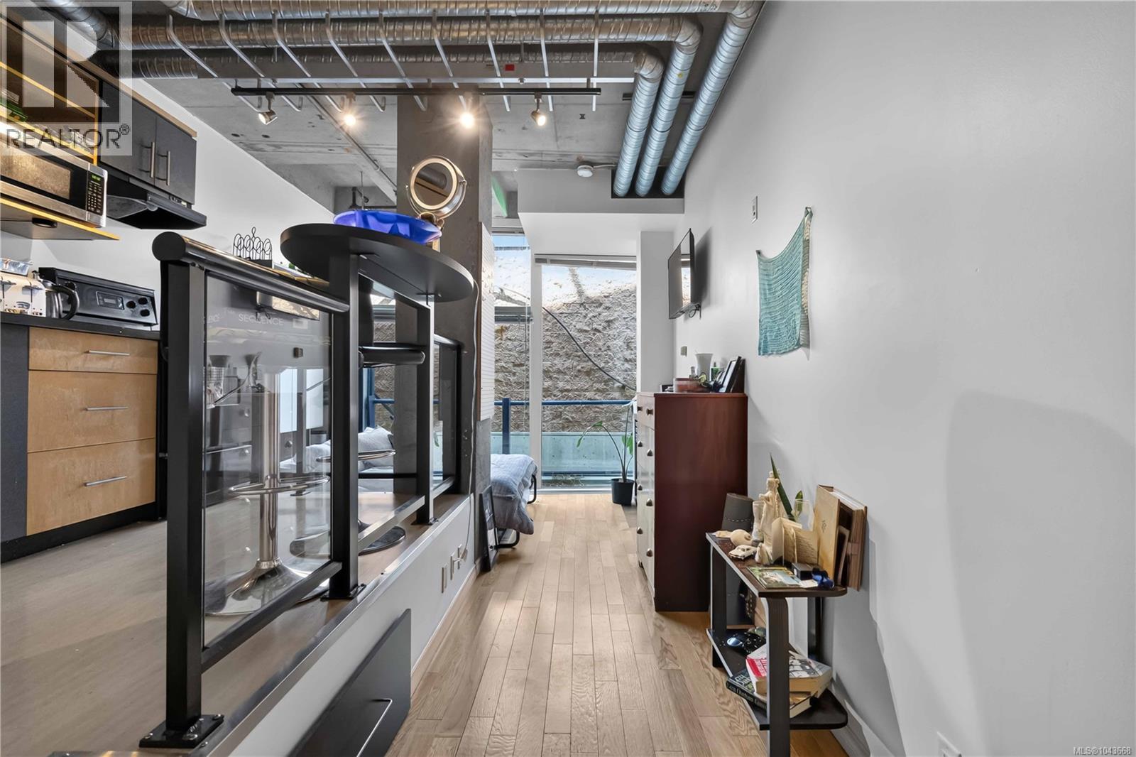 #213 1061 Fort St - 11