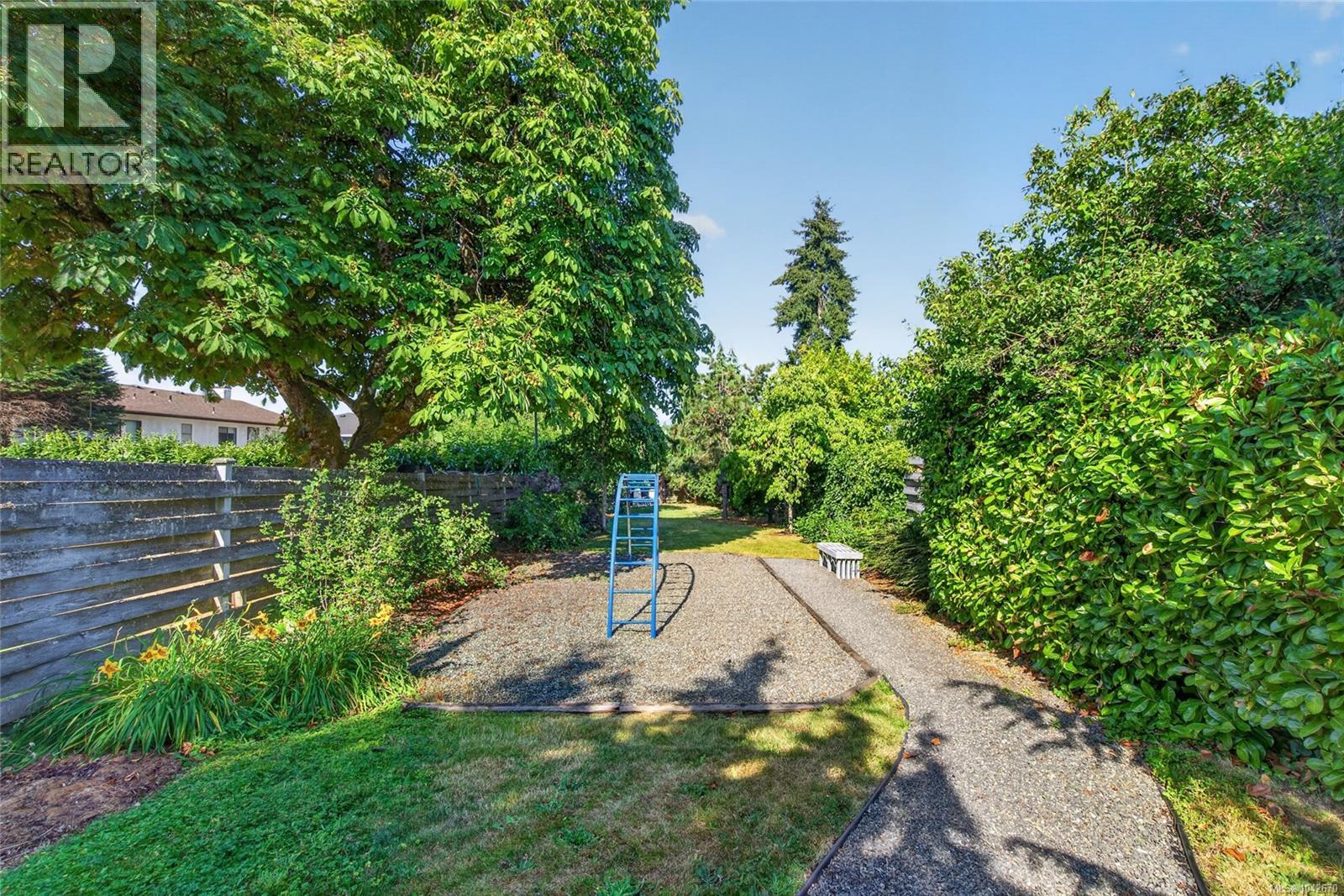 #5A 7250 West Saanich Rd - 31