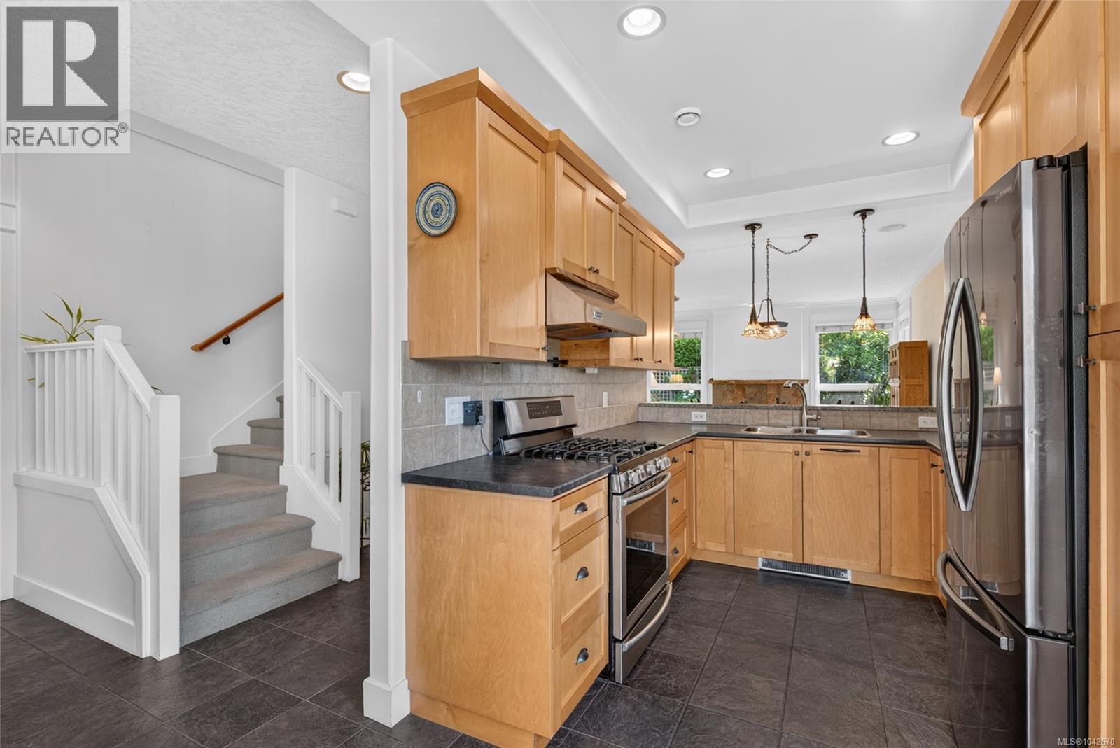 #5A 7250 West Saanich Rd - 9