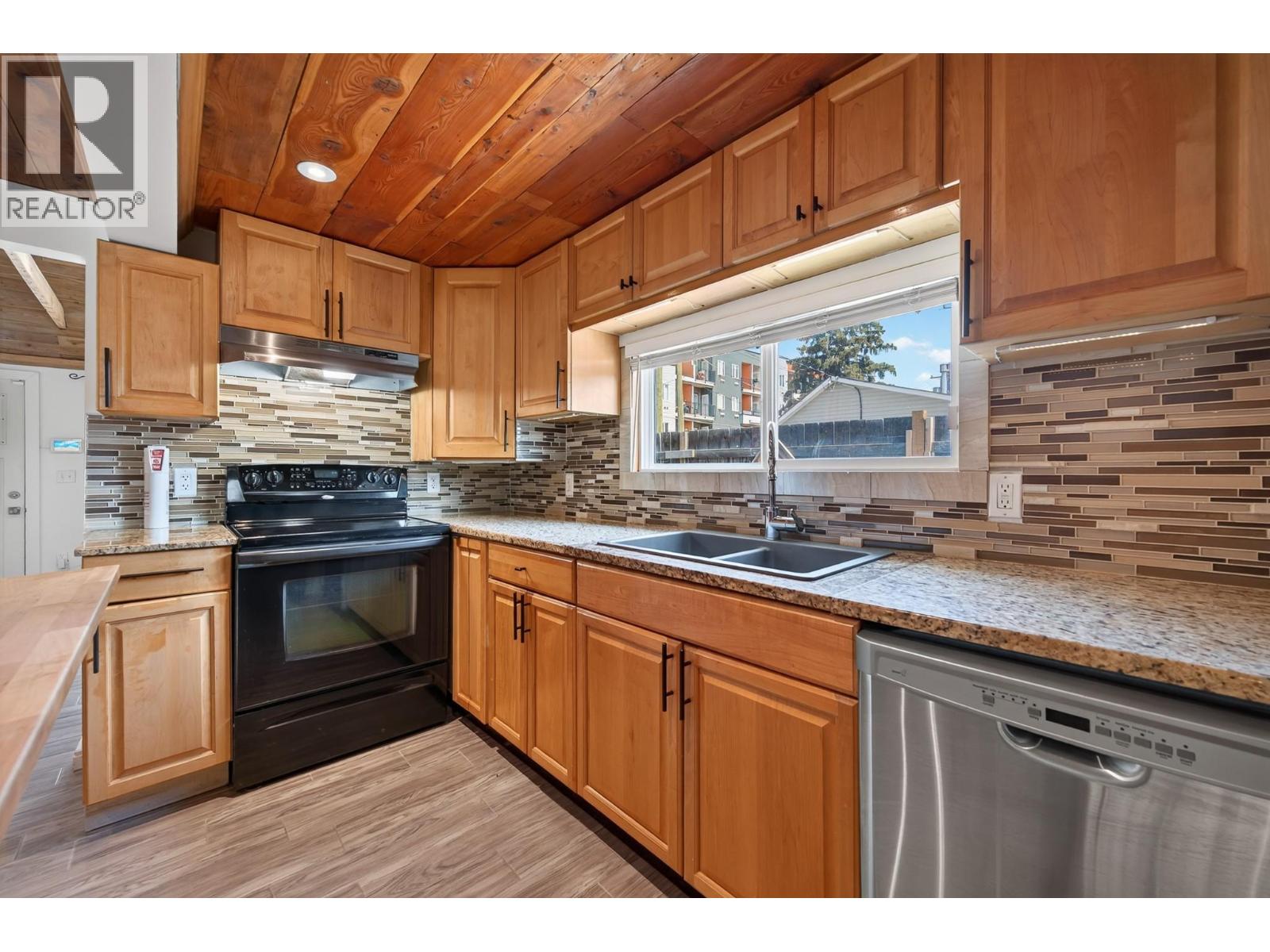 501 MacKenzie Avenue - 15
