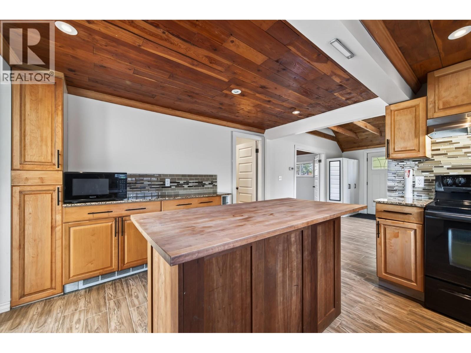 501 MacKenzie Avenue - 12