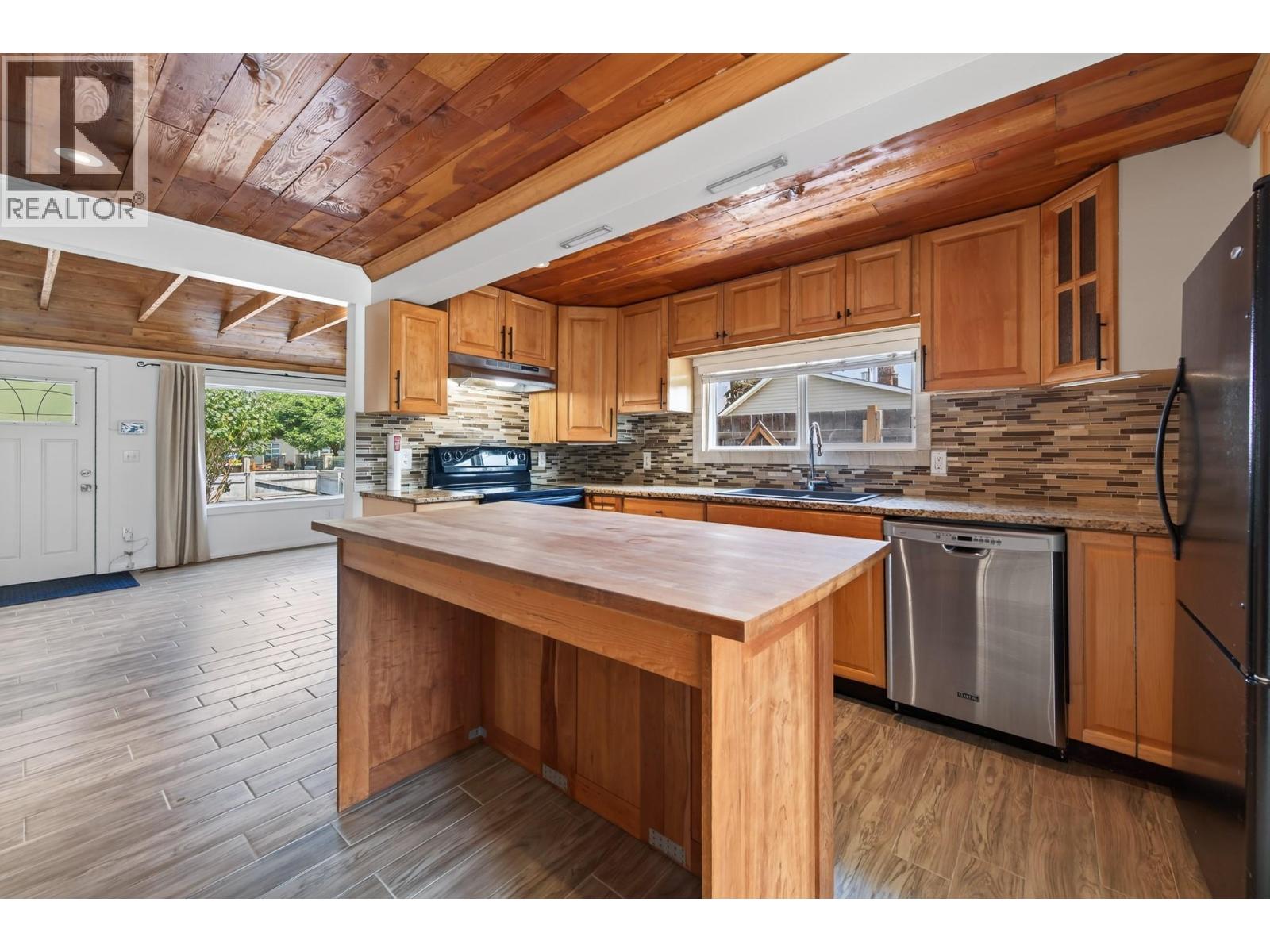 501 MacKenzie Avenue - 11