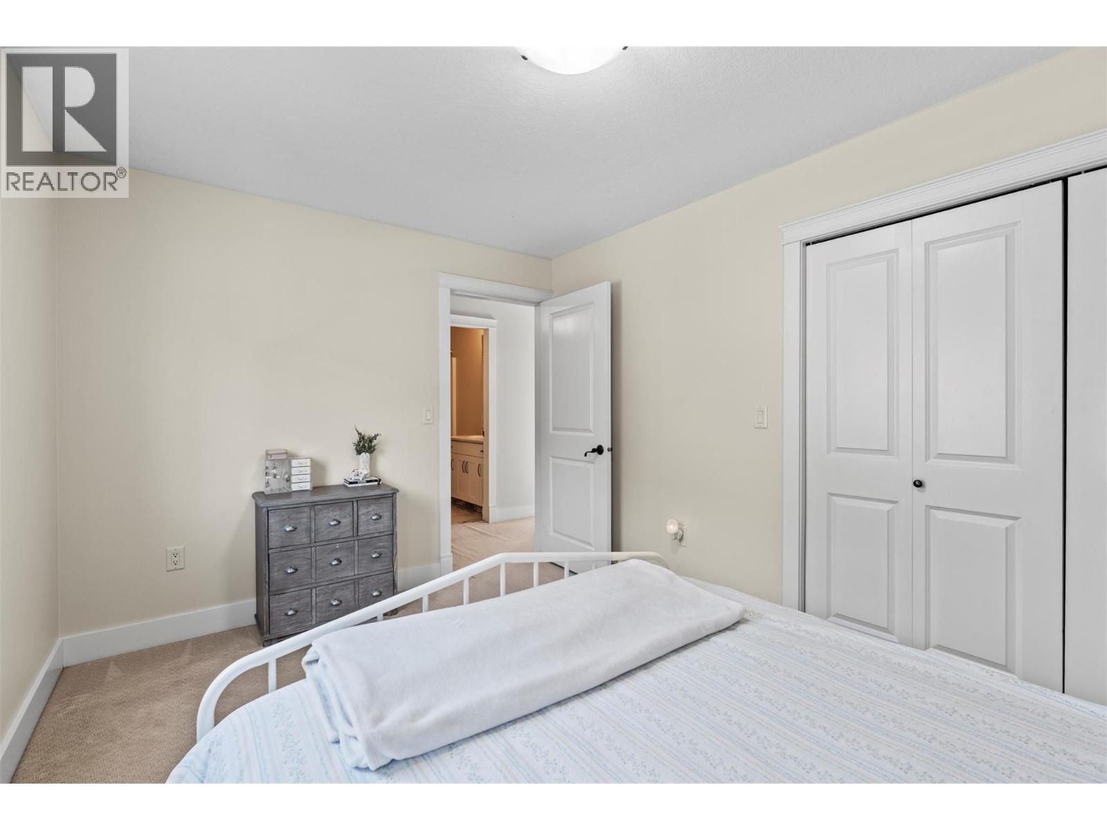 8049 Okanagan Landing Road - 47
