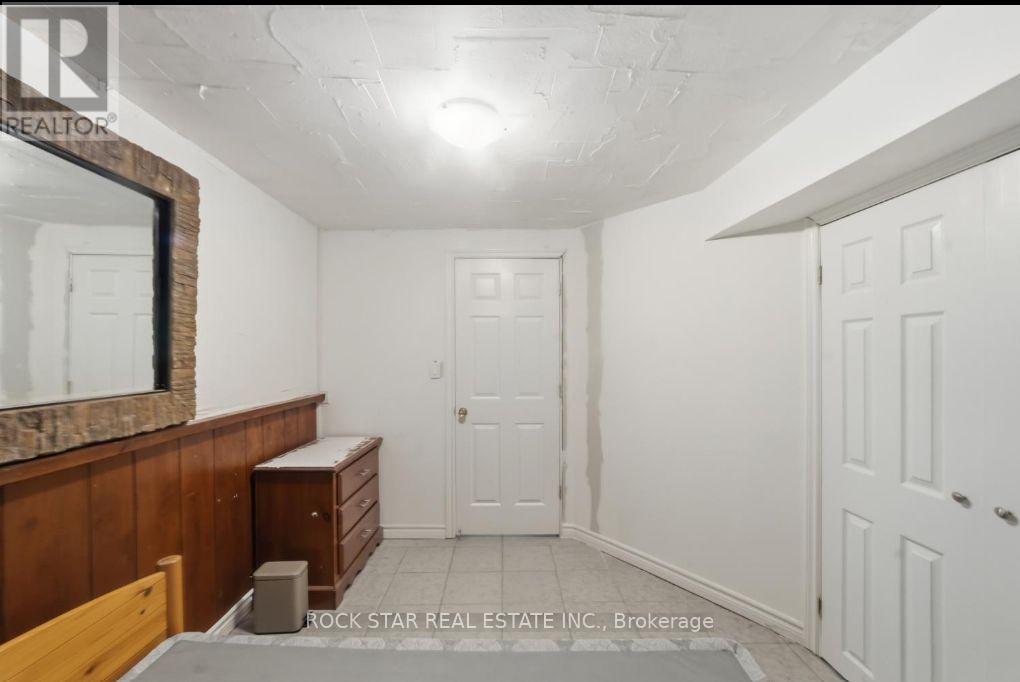 402 MIDWOOD CRESCENT - 18