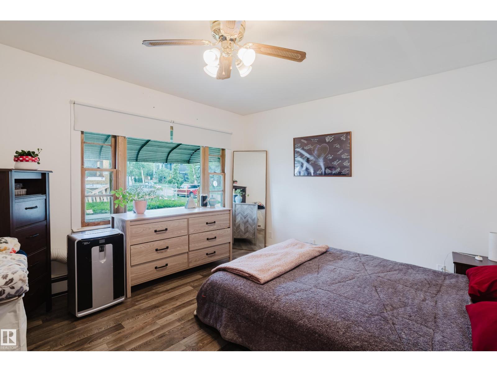 8759 78 AV NW - 11