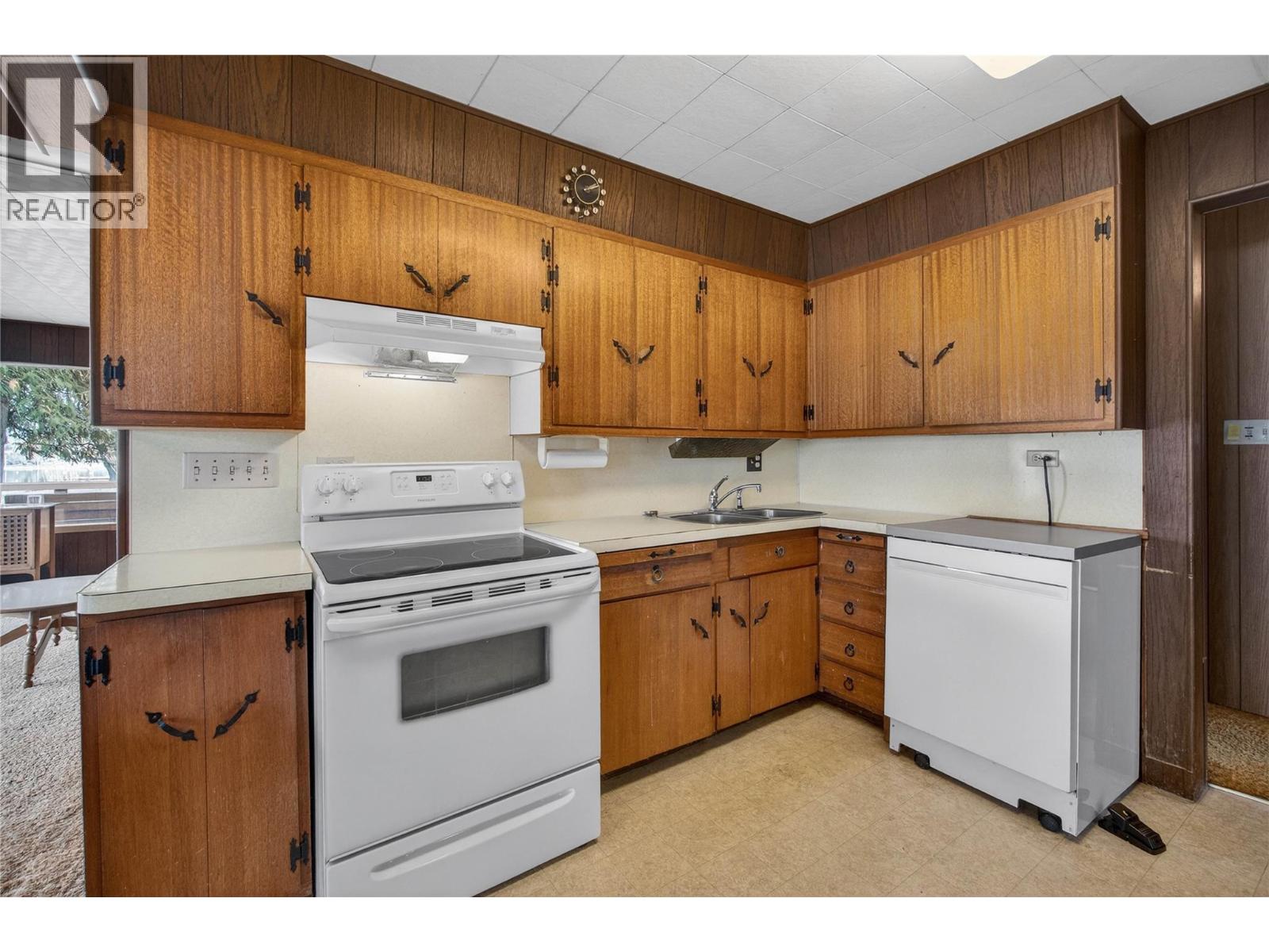 2862 Caen Road - 17