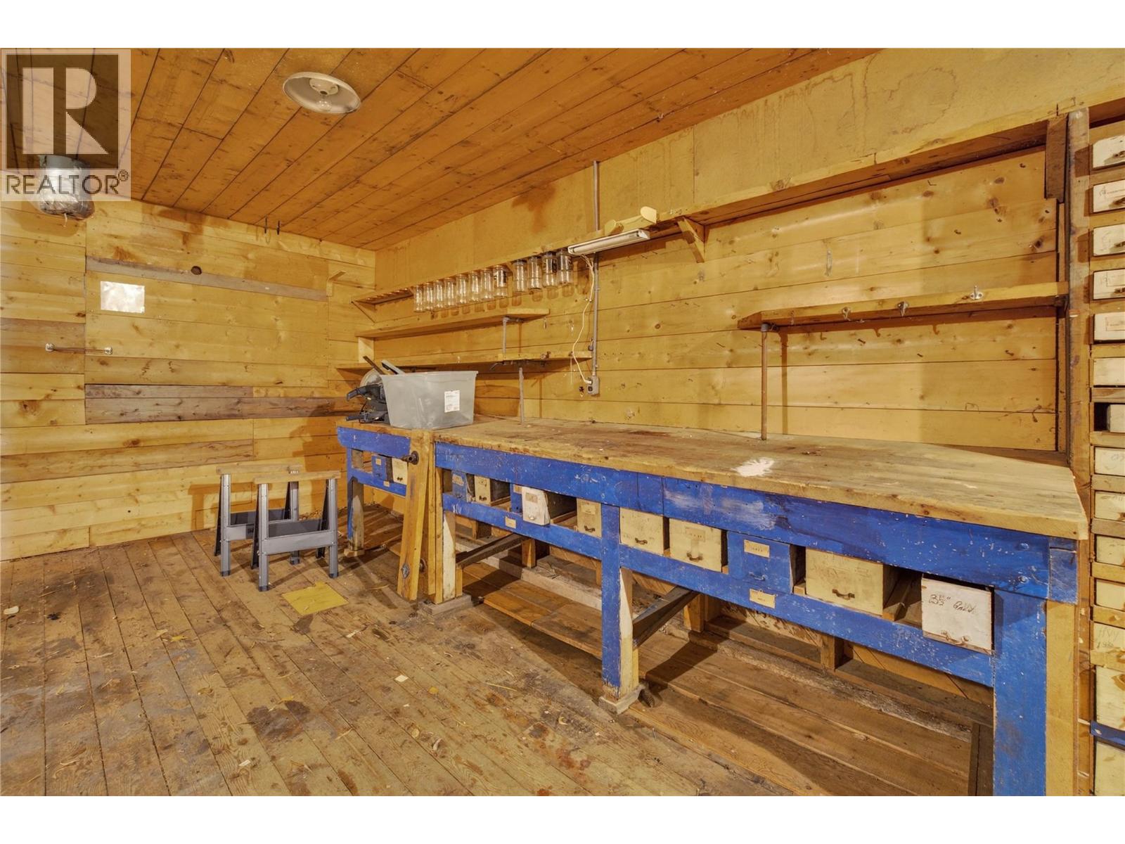 2862 Caen Road - 31