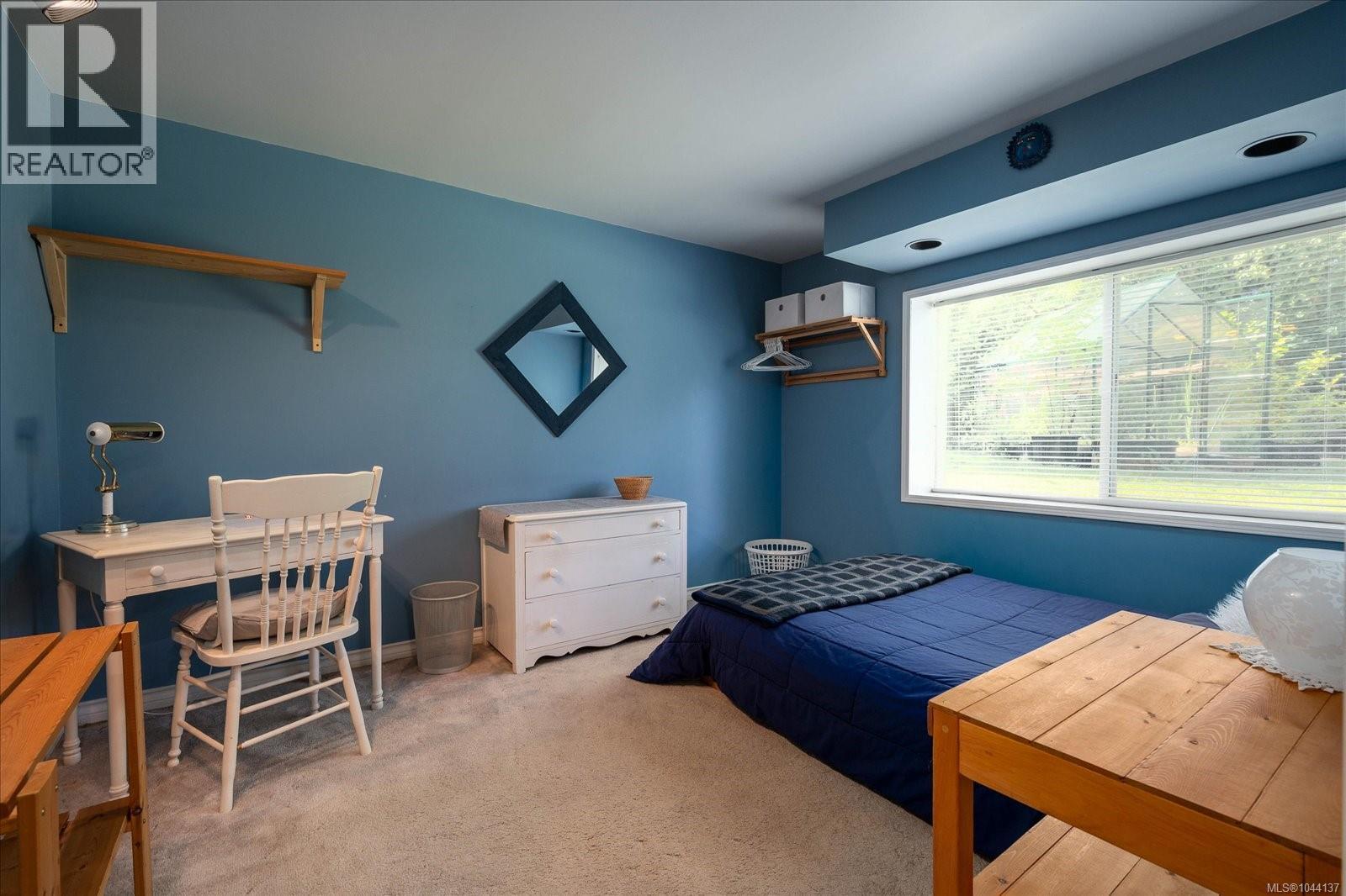 1875 Bay St - 25