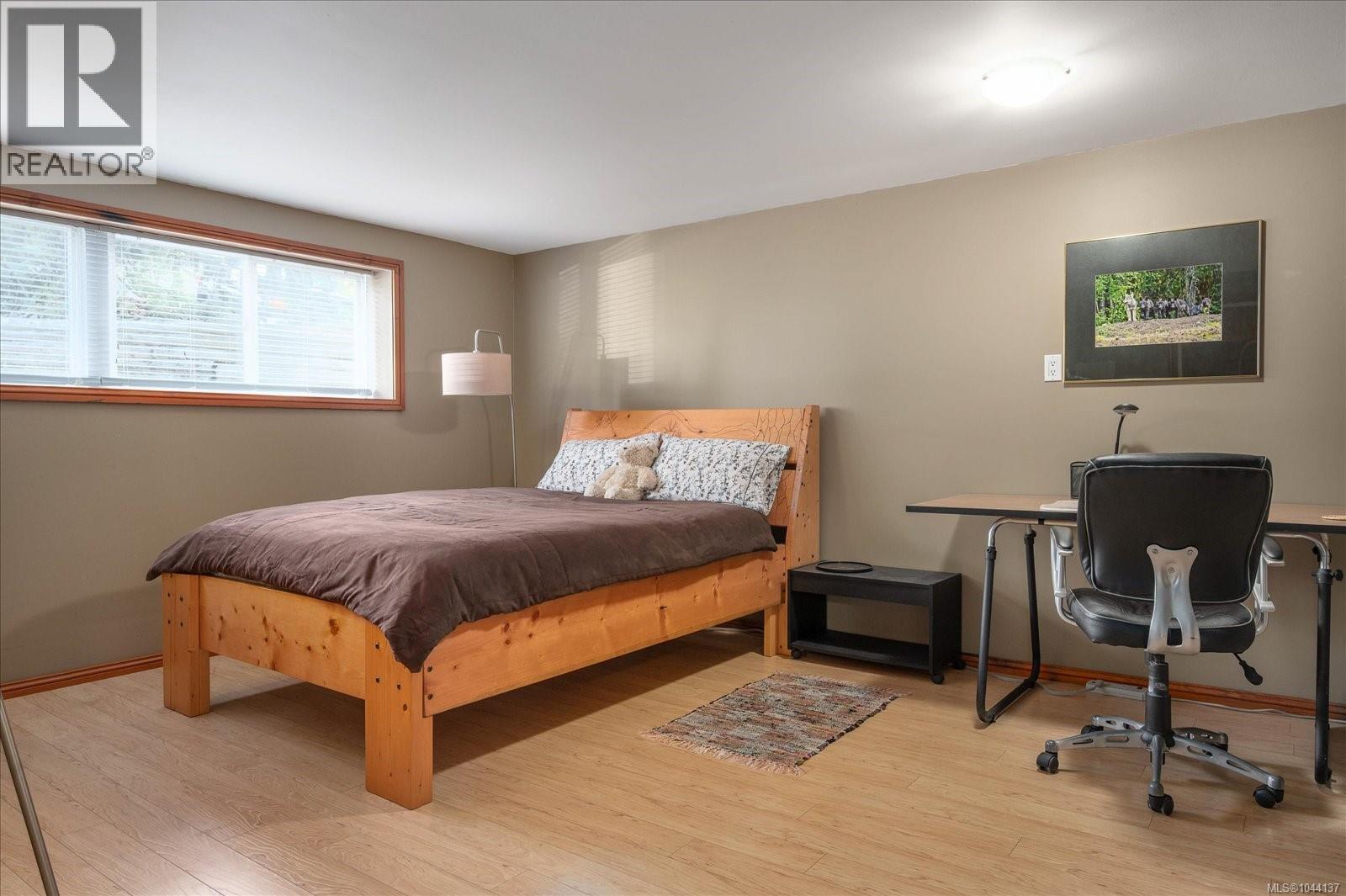 1875 Bay St - 22