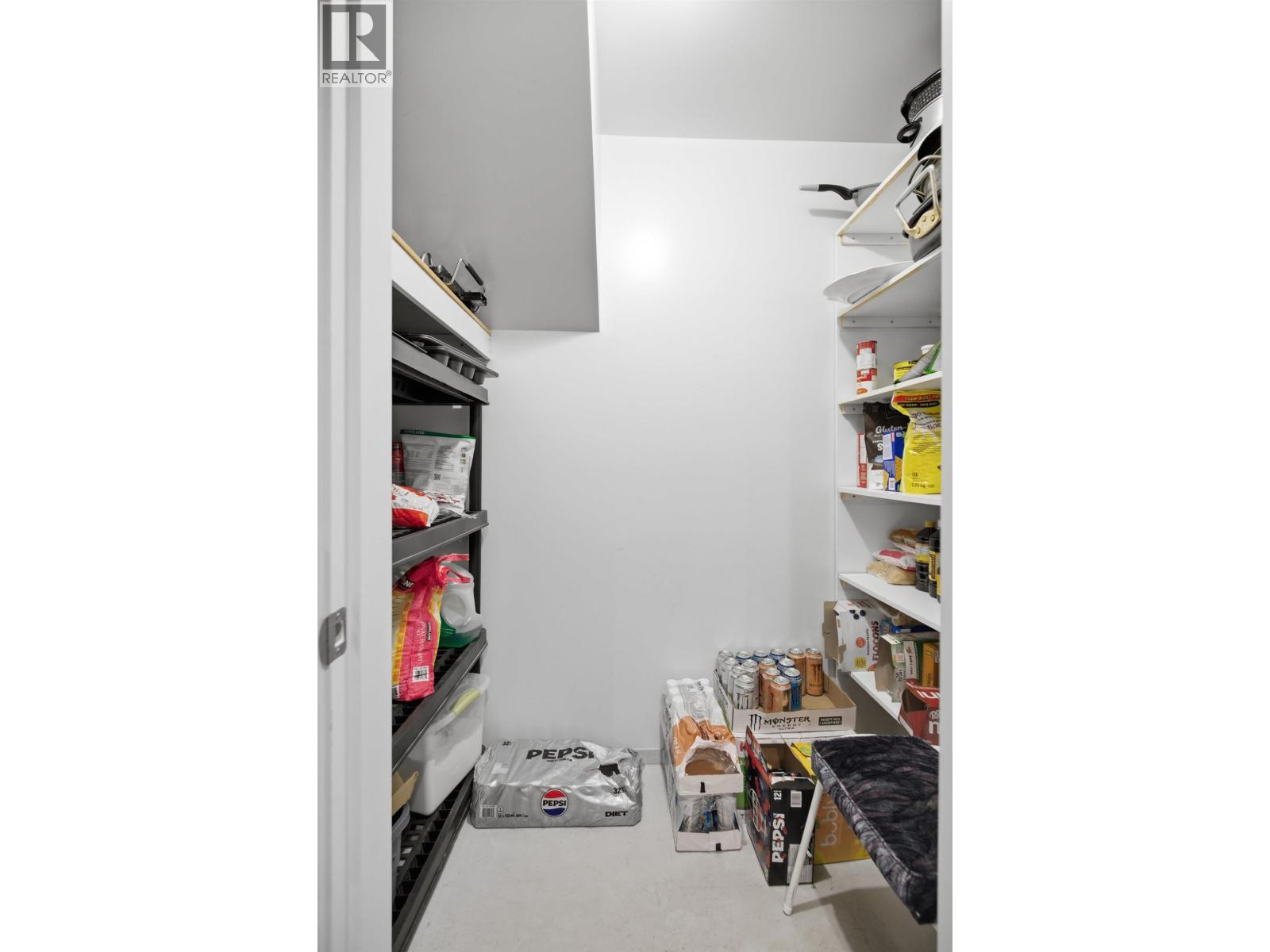 176 THACKER CRESCENT - 32
