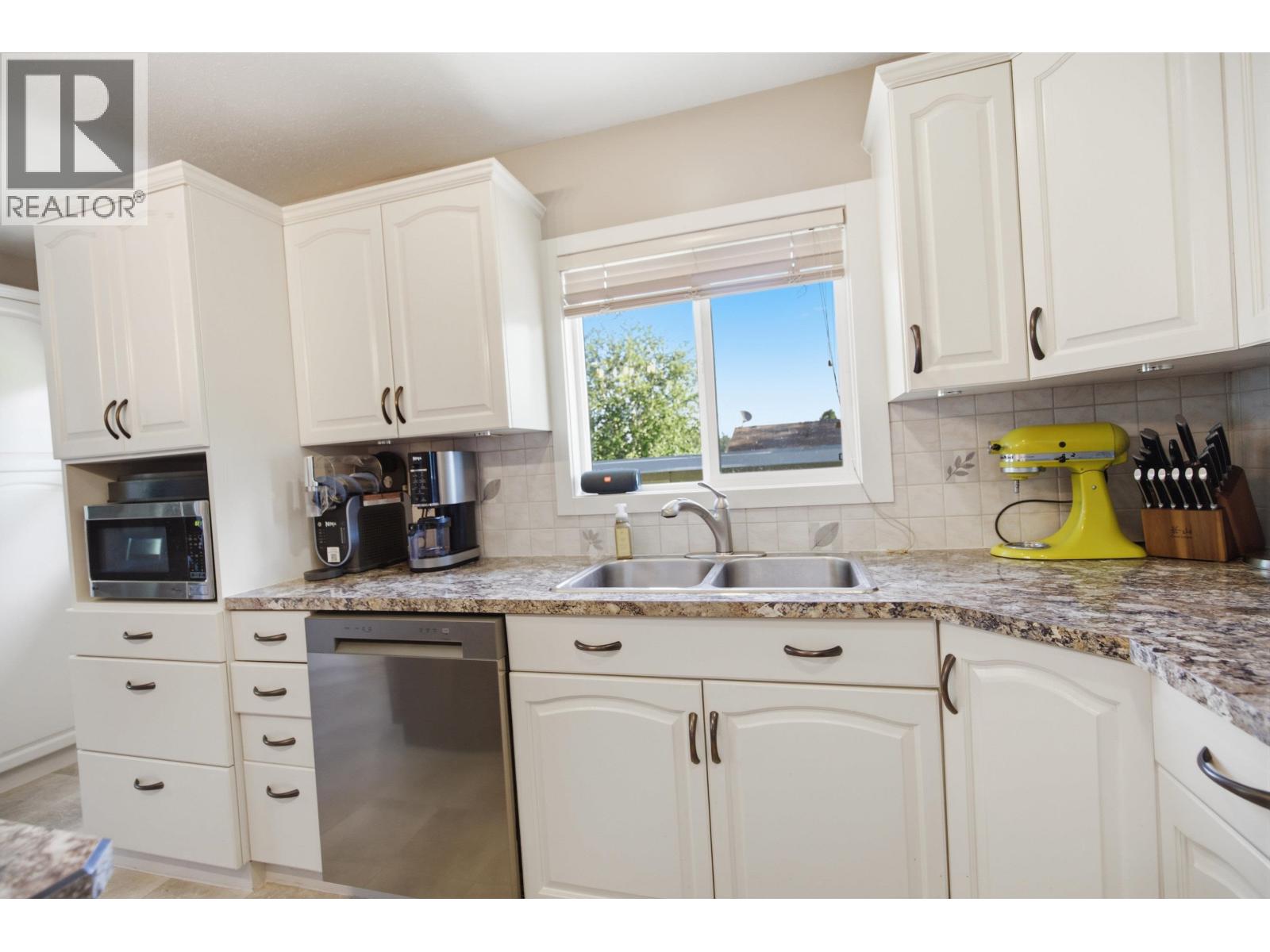 176 THACKER CRESCENT, Prince George