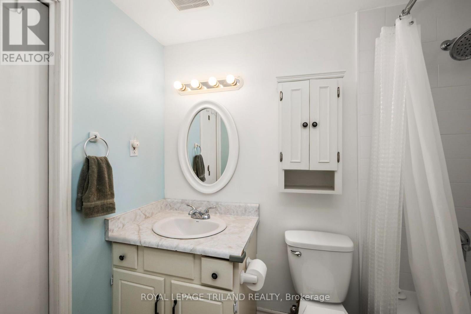 #14 300 SANDRINGHAM CRESCENT - Image 19