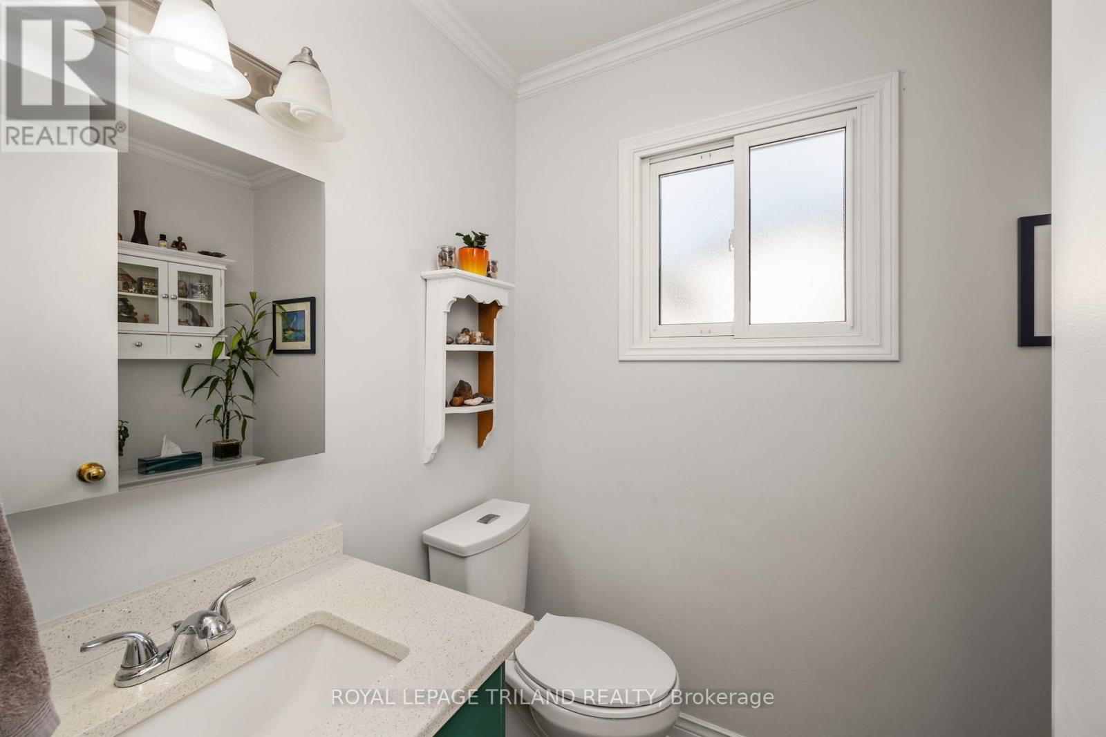 #14 300 SANDRINGHAM CRESCENT - Image 14