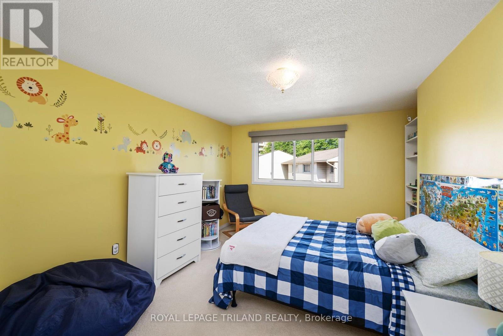 #14 300 SANDRINGHAM CRESCENT - Image 17