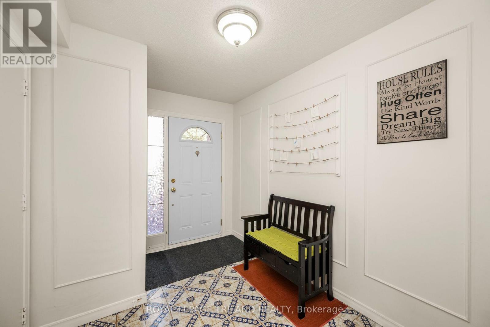 #14 300 SANDRINGHAM CRESCENT - Image 5