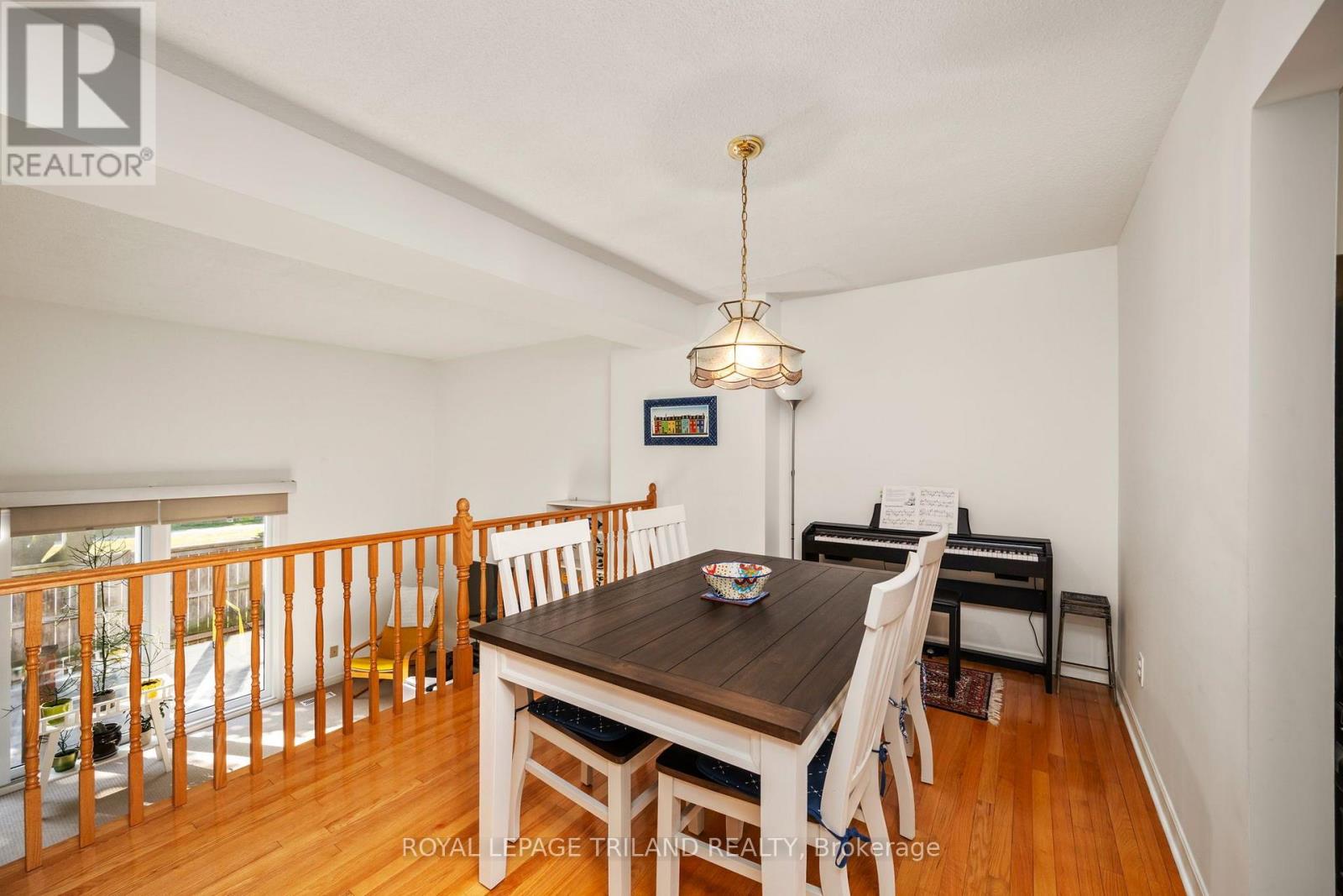 #14 300 SANDRINGHAM CRESCENT - Image 9