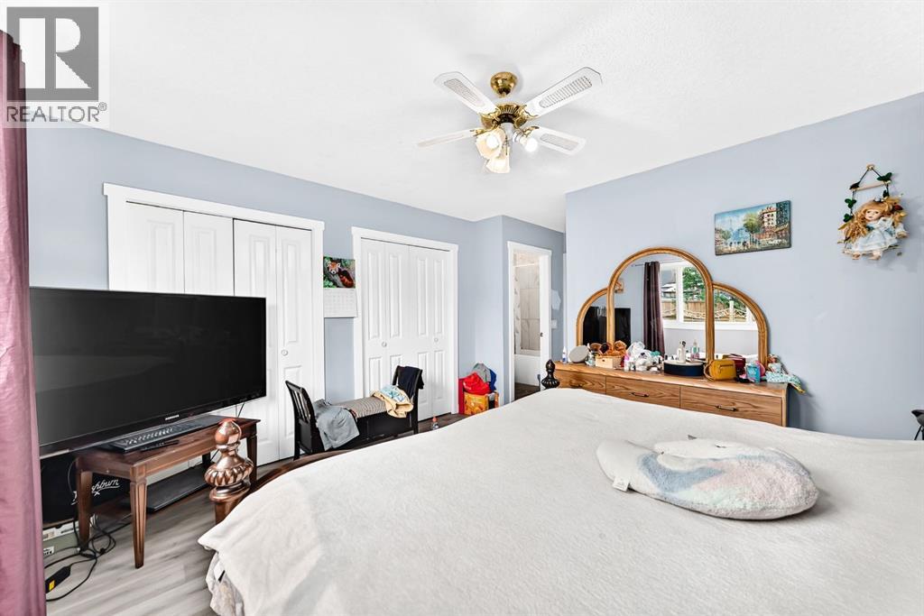 19 Berwick Crescent NW - 24