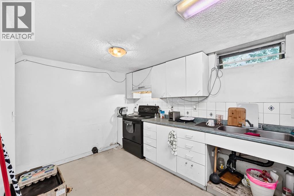 4940 Rundlewood Road NE - 17