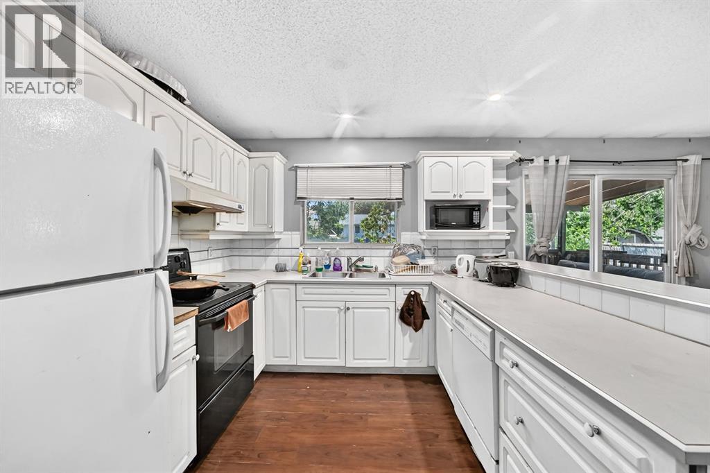 4940 Rundlewood Road NE - 4