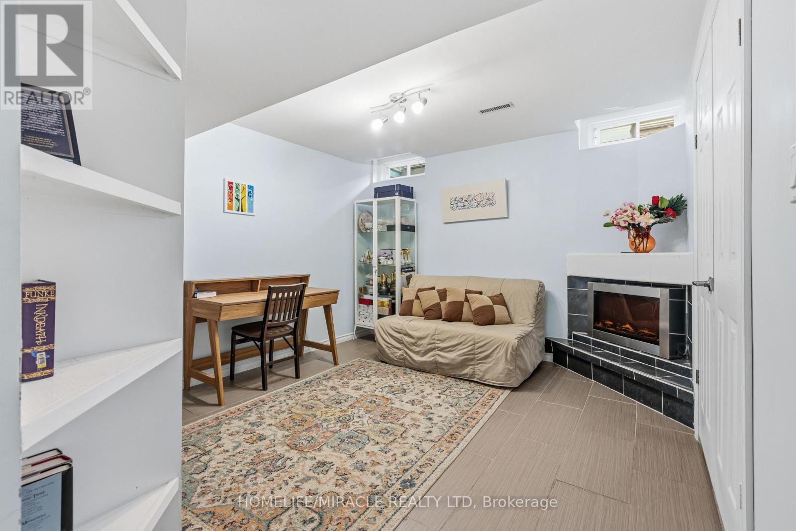 #1405 1405 MCDERMOTT WAY N - 27