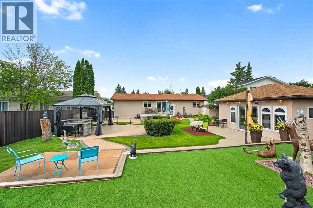 5703 35 Street - 36