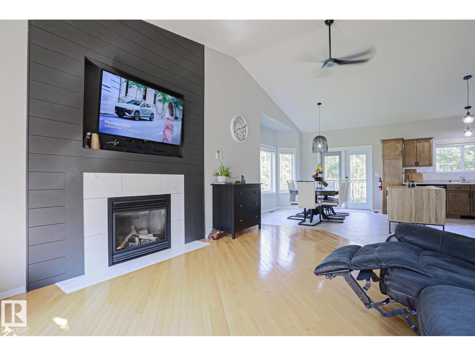 #61 52318 RGE ROAD 25 - 15