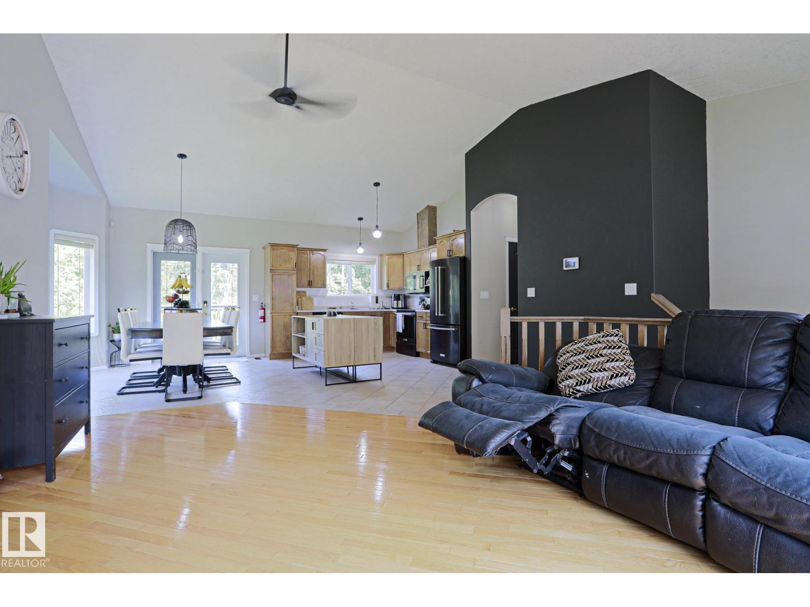 #61 52318 RGE ROAD 25 - 16