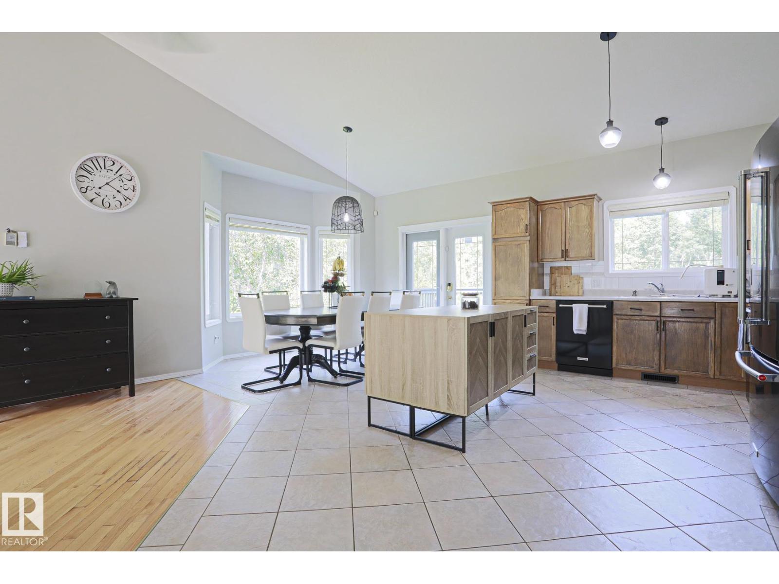 #61 52318 RGE ROAD 25 - 21