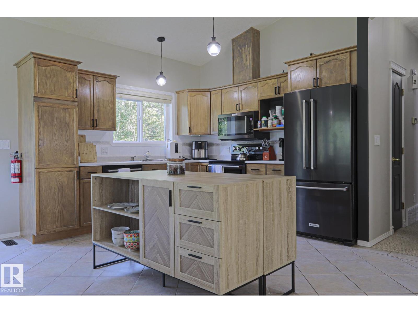 #61 52318 RGE ROAD 25 - 23