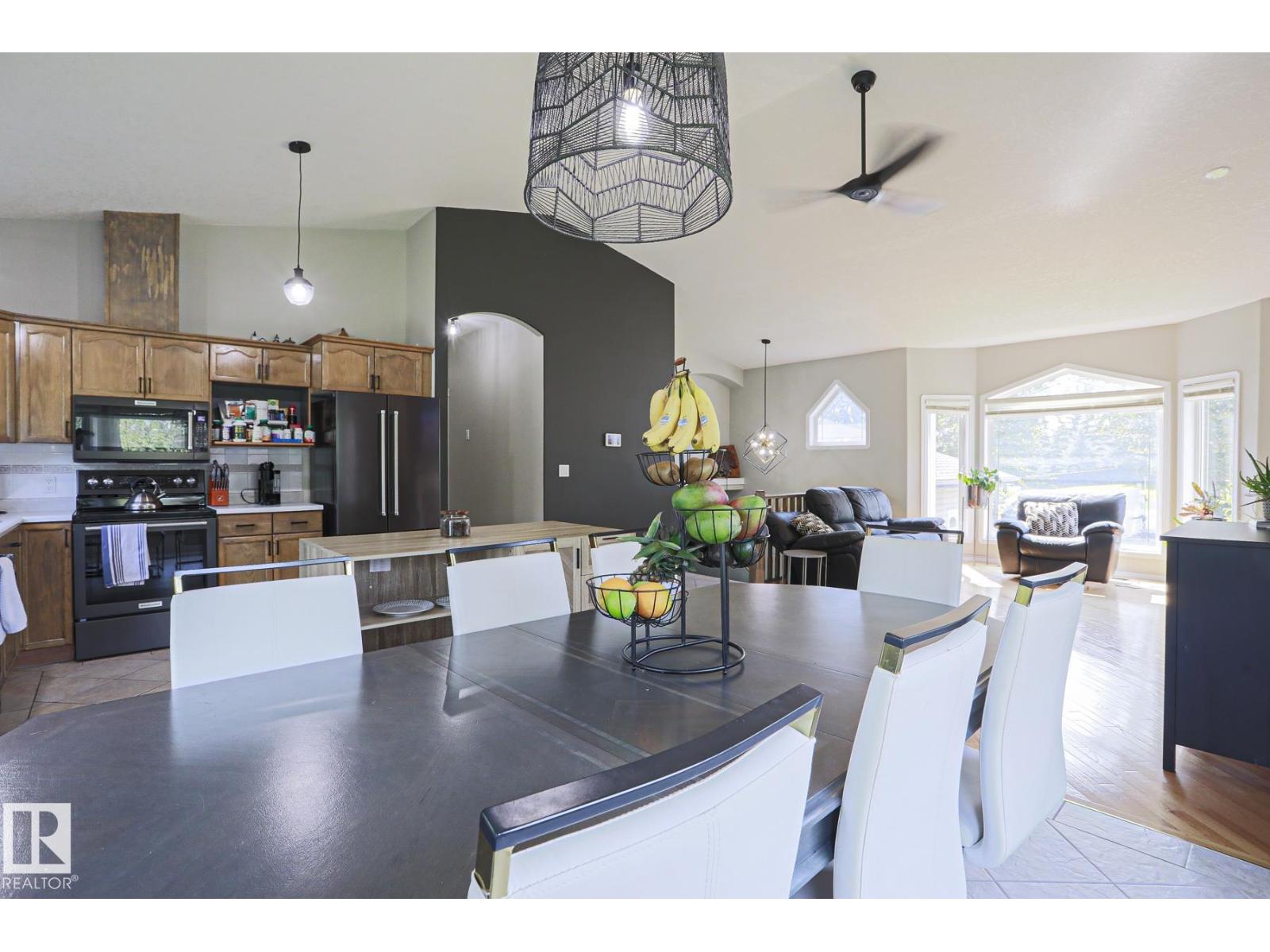#61 52318 RGE ROAD 25 - 17