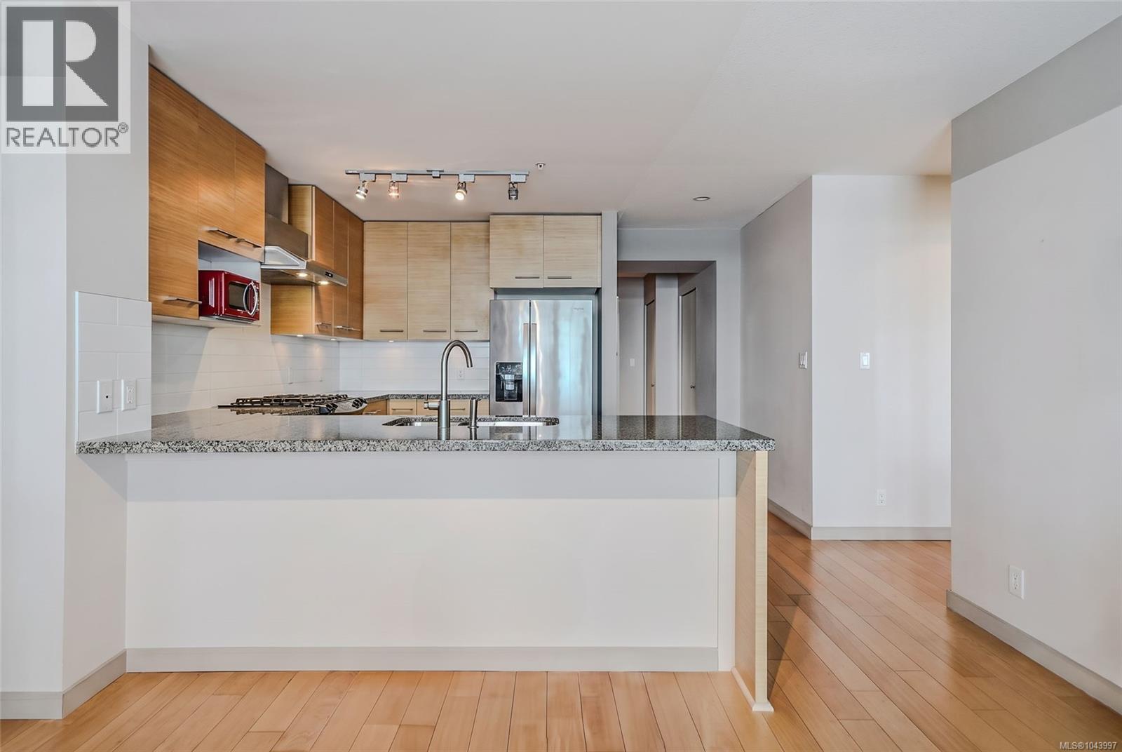 #1106 38 Front St - 11