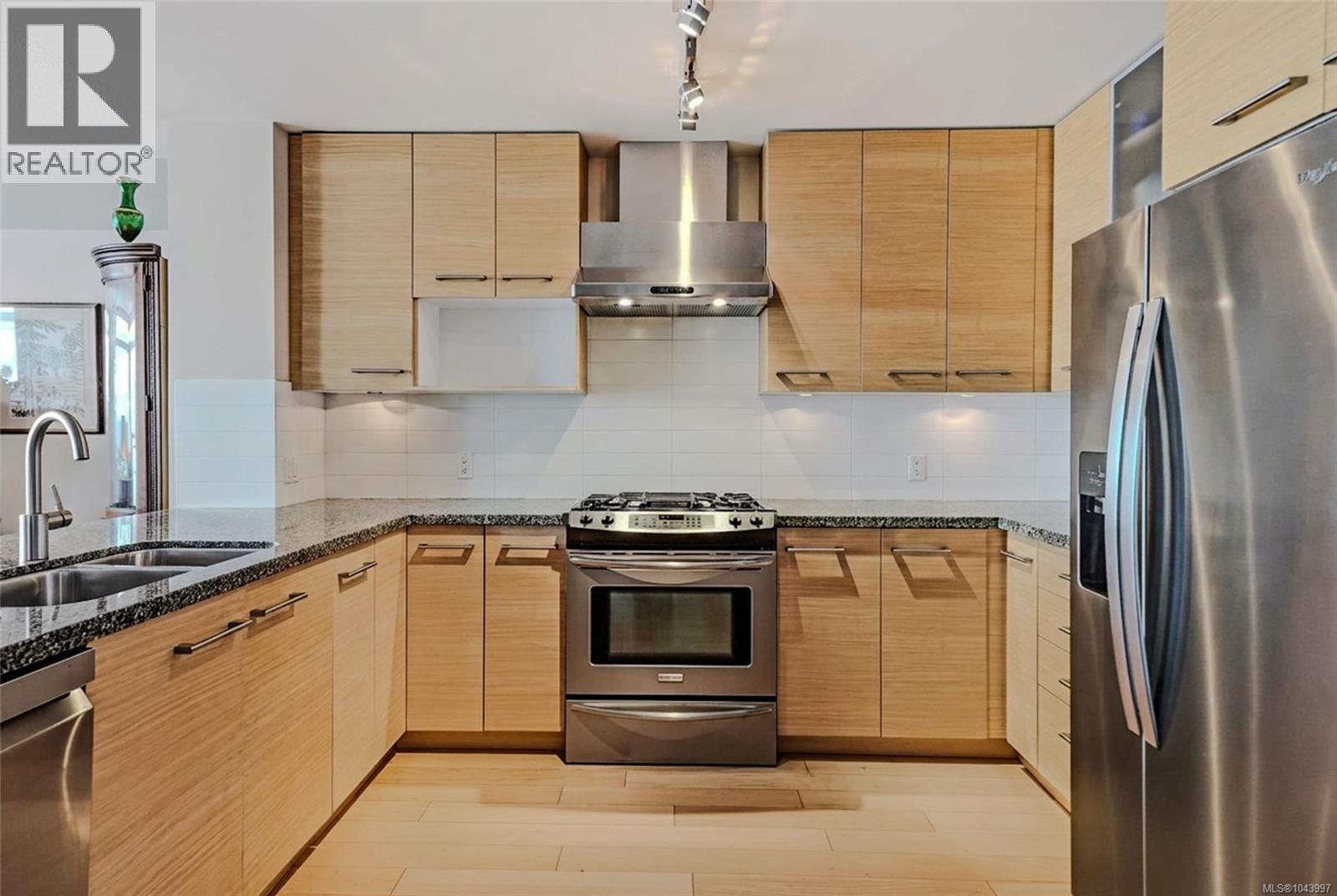 #1106 38 Front St - 13