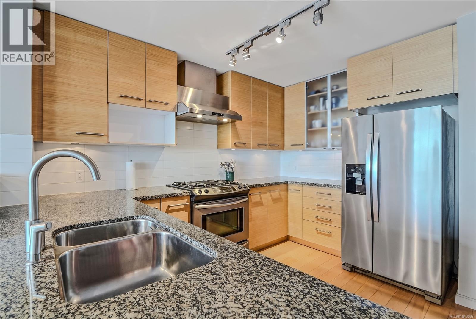 #1106 38 Front St - 15