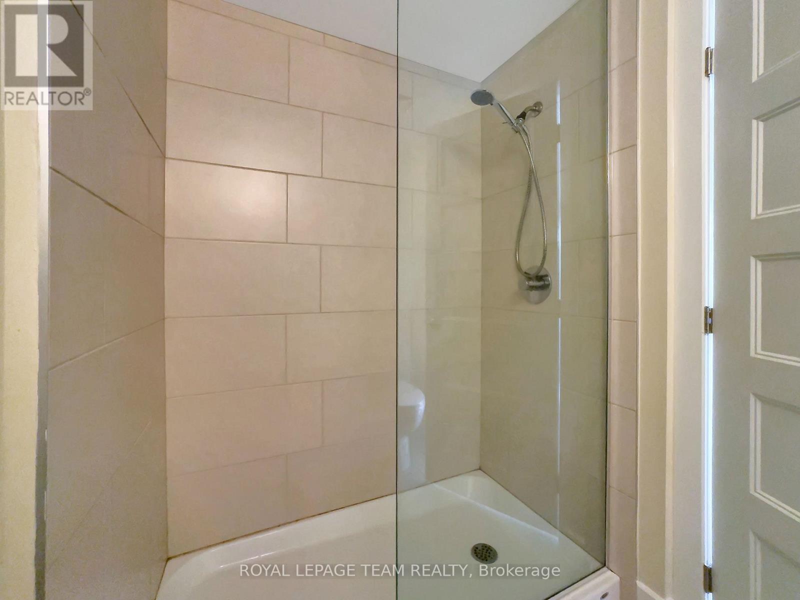 #215 2785 BASELINE ROAD - 16