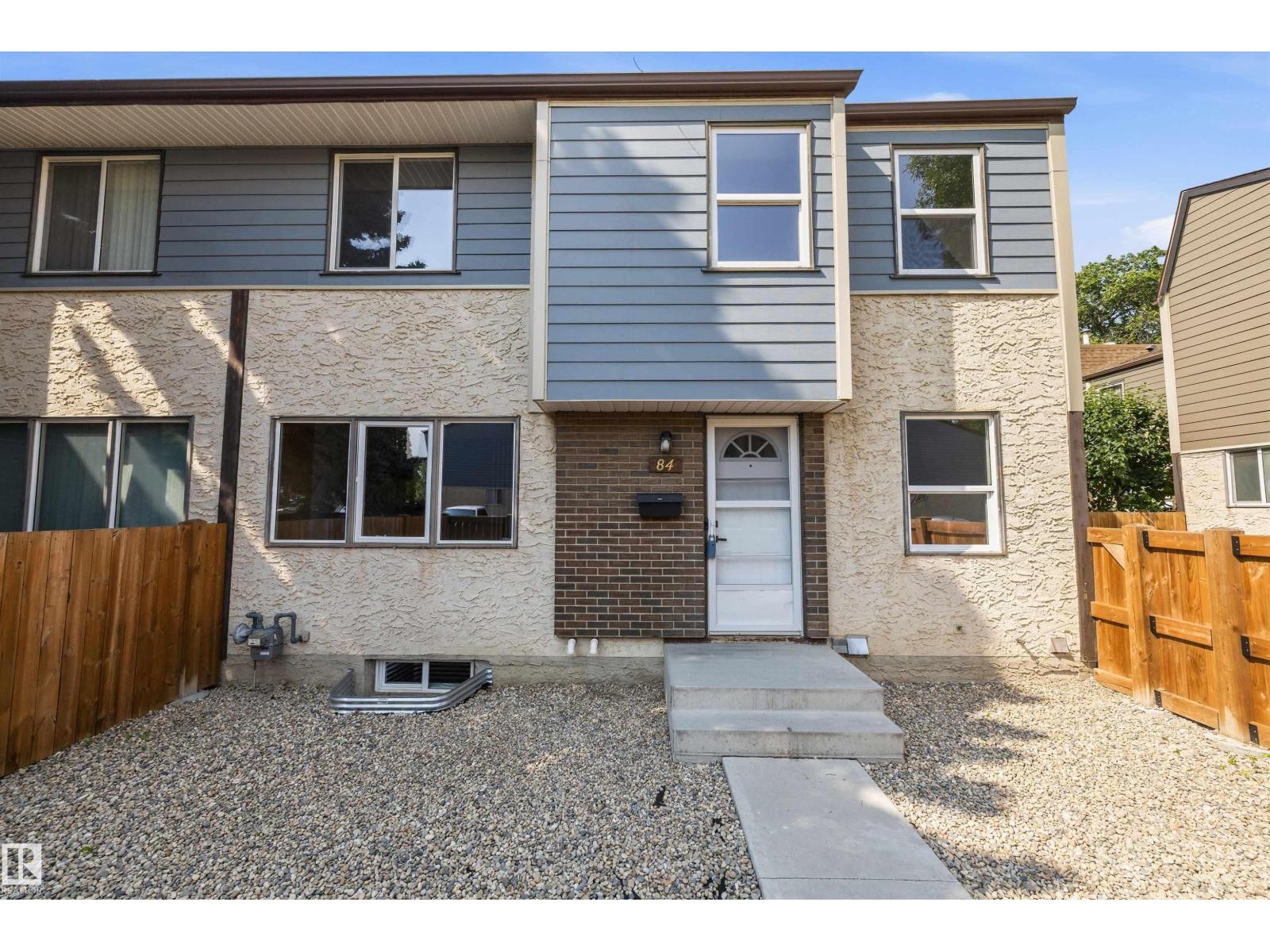 84 willowdale place NW - 2